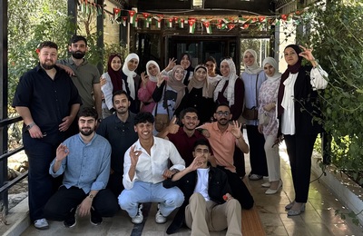 من الظلام الى المجد